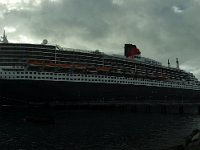 Die "Queen Mary II" im Hafen von Rosseau Dominica