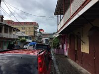 Die "Queen Mary II" im Hafen von Rosseau Dominica